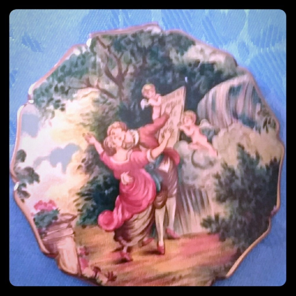 Vintage Stratton compact, made in late 1957, 1958